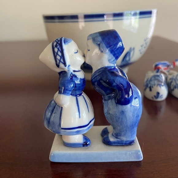 Holland Dutch Netherlands Delftware Kissing Boy & Girl, Wooden Shoes & Bowl - Picture 3 of 13